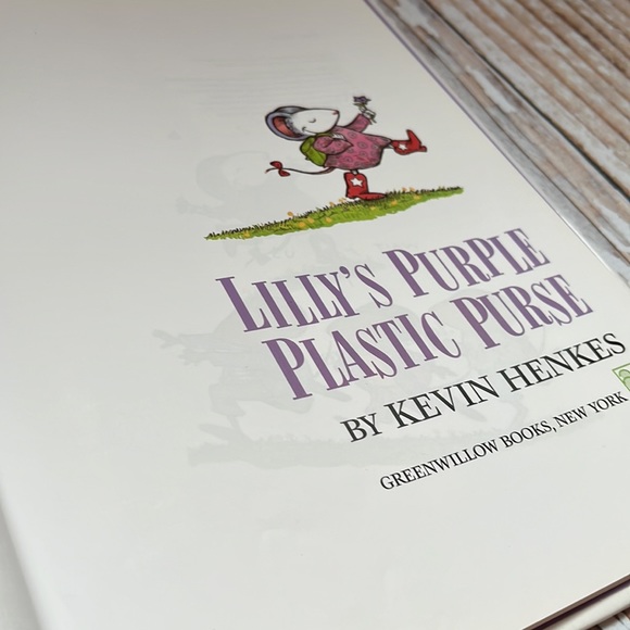 Lilly’s Purple Plastic Purse - Picture 3 of 12